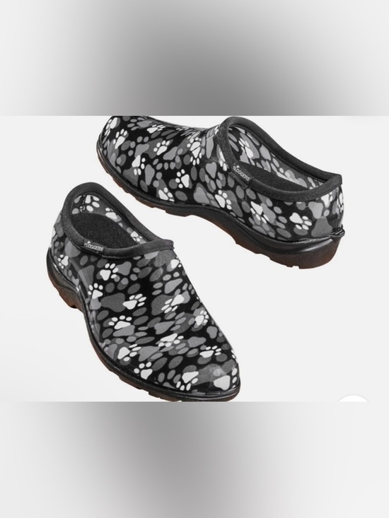 Sloggers Shoes - Sloggers dog/cat Paw-Print Garden Clogs/ nursing shoes
